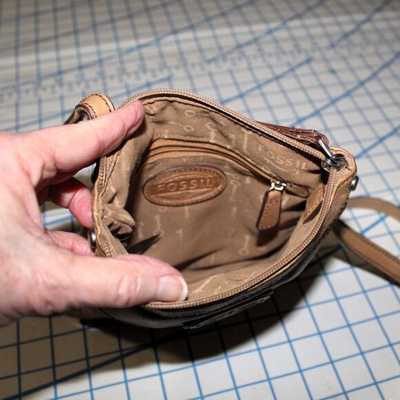 Fossil Tan Pebbled Leather Crossbody Bag - Picture 5 of 8